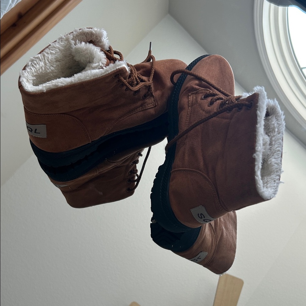 Sorel Tan Boots with White Fur Lining